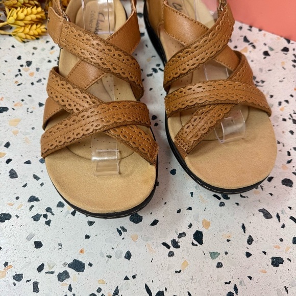 NEW Clark’s Laurieann Rena Leather Tan Hook & Loop Strappy Women’s Sandals Sz 10 - Picture 2 of 10